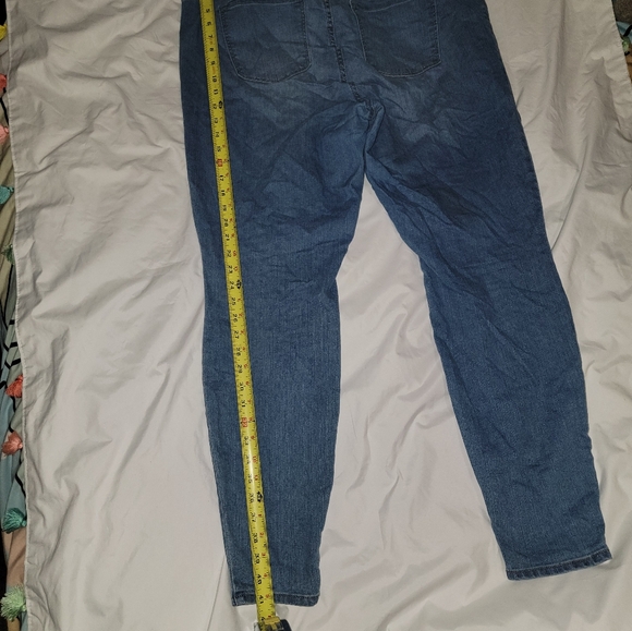 Old Navy jeans - Picture 3 of 10